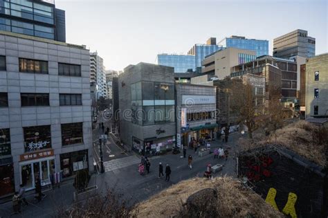 Insadong Walking Street with Museum Shops Restaurants Cafe Tea House ...