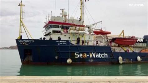 Dopo Una Settimana I 210 Naufraghi Della Sea Watch Sbarcano A Trapani