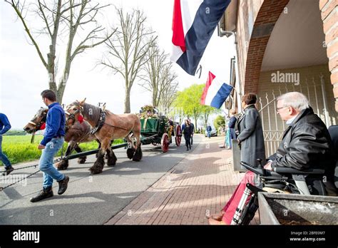 Banholt Avril Begrafenis Van De Aan Corona Overleden Pastoor