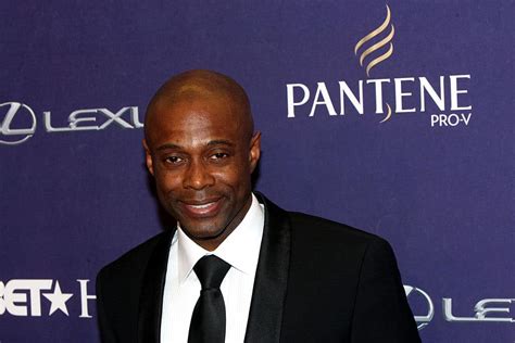 Singer Kem Gets Personal In His New Memoir About Past Struggles