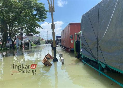 Banjir Di Pantura Karanganyar Demak Capai 1 Meter Lebih Arus Lalu