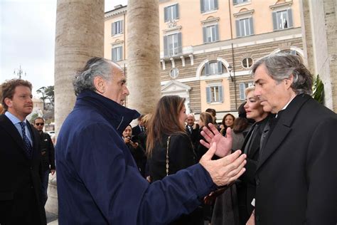 L ultimo saluto a Ira von Fürstenberg Le foto di Pizzi Formiche net