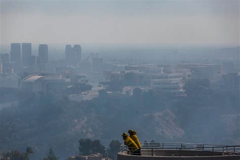 Les Quartiers Chics De Los Angeles Touchés Par Des Incendies La Presse