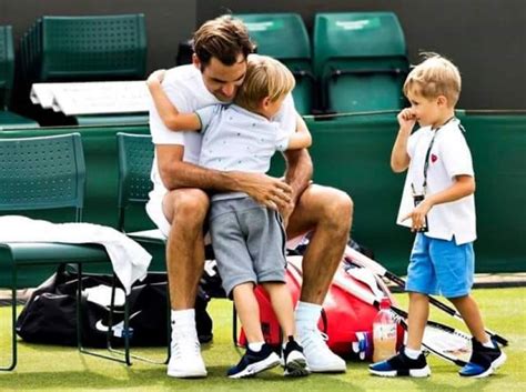 RANDOM THOUGHTS OF A LURKER: Roger Federer enjoying family time on ...