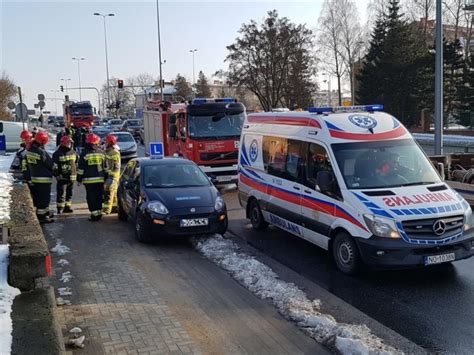 Zderzenie Trzech Aut Kursantka Nauki Jazdy Trafi A Do Szpitala Foto