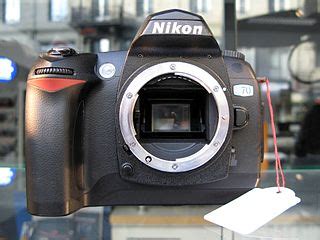 File:Nikon D70 img 0725.jpg - Wikimedia Commons