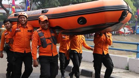 Antisipasi Musim Banjir Bpbd Dki Jakarta Siagakan Perahu Karet Di