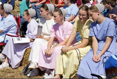 Mennonite Women Dress She Likes Fashion