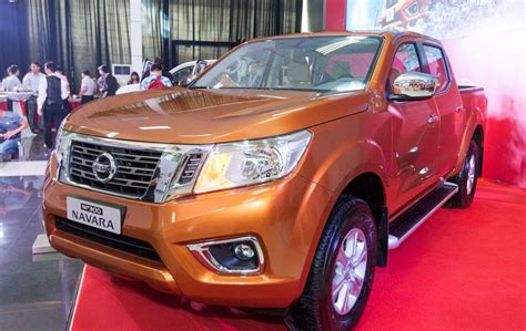 T Ng H P V Nissan Navara El M I C P Nh T