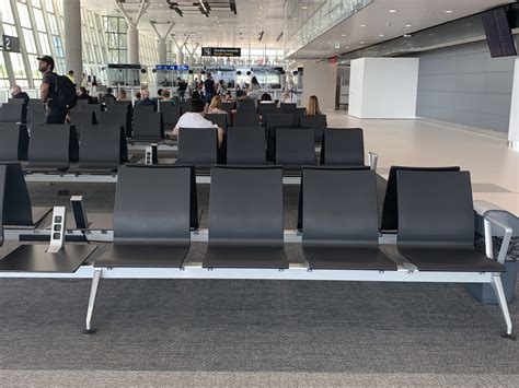 Split Airport Reviews (SPU) – Sleeping in Airports