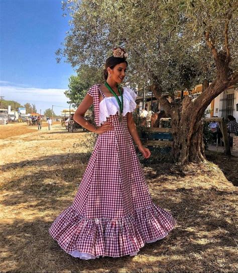 La Influencer Sevillana Macarena Silva Tiene Las Claves Para Ir De Flamenca Al Rocío Vestidos