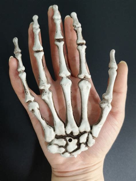 Halloween Delicate Plastic Skeleton Hands(2 Pieces) - Hebeos