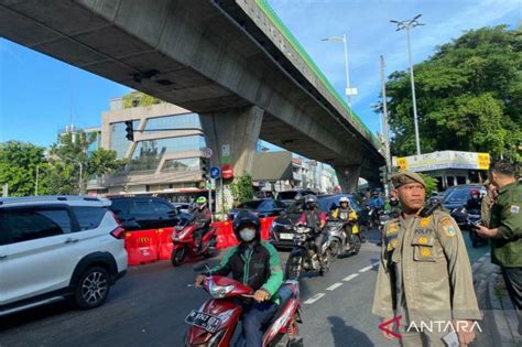 Caritau Sebabkan Kemacetan Parah Saat Uji Coba Rekayasa Lalu