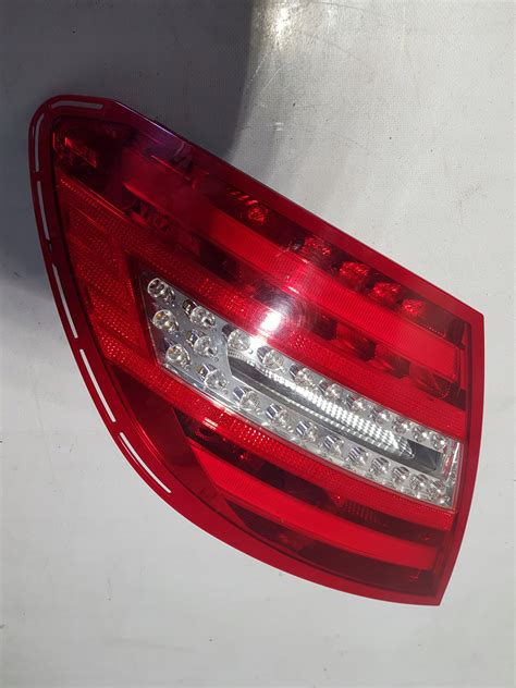 MERCEDES W204 SEDAN LIFT LAMPA LEWY TYŁ 2048205464 A2048205464 za 100