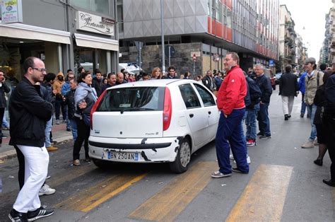 Tensione all Università protestano gli addetti alle pulizie la Repubblica