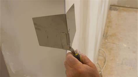 How To Spackle Drywall Corners Inside And Outside Corners Hyde Tools Youtube