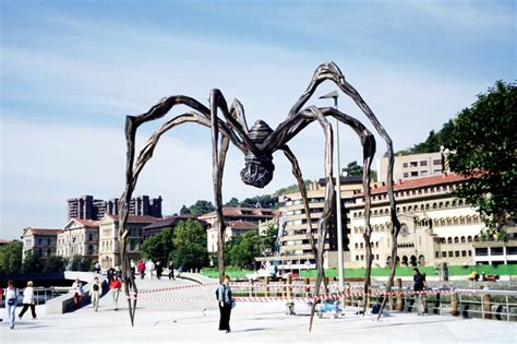 Fichier The Guggenheim Bilbao Spider Sculpture 02 2005  — Wikipédia