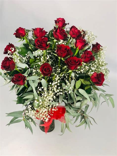 Red Roses In A Glass Vase Fields Of Colour Online Flower Shop