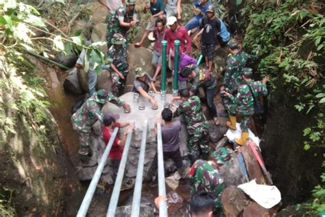 TNI Bangun Sarana Air Bersih Untuk Warga Desa Di Rejang Lebong ANTARA