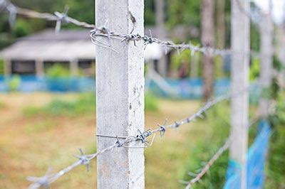 A Step By Step Procedure On How To Install A Barbed Wire Fence