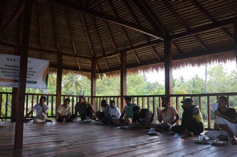 Ayo Menanam Pemberdayaan Masyarakat Pesisir Dengan Tanaman