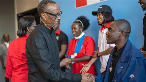 Imbere Ya H E Perezida Paul Kagame Umuhanzi Ndandambara Aririmbye