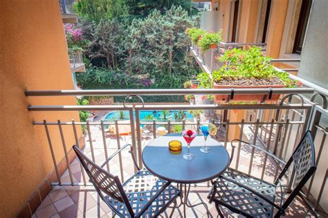 Classic rooms with balcony and pool view in the centre of Sorrento ...