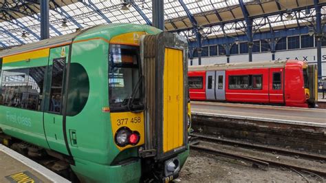 Treni Inglesi Tra Brighton Londra E Gatwick Airport Youtube