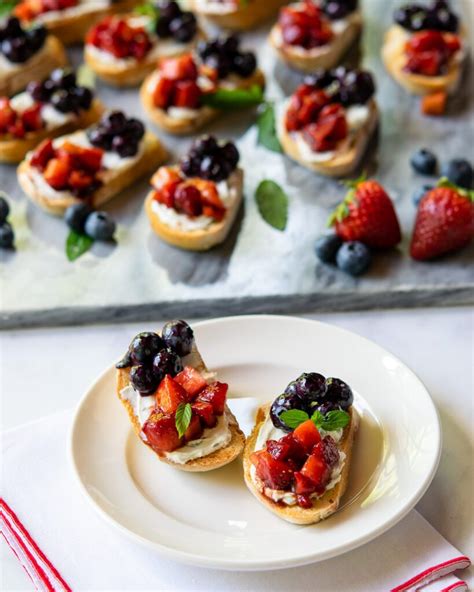 Berry And Goat Cheese Crostini Blue Jean Chef Meredith Laurence