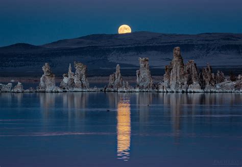 A Tribute To The Hunter Mono Lake Moonrise 2013 In Light Flickr