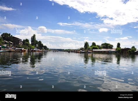 Kashmir World Famous Dal Lake A Shikara Ride Jannat On Mission