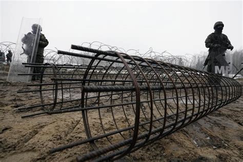 Norway is mulling building a fence on its border with Russia - Los ...