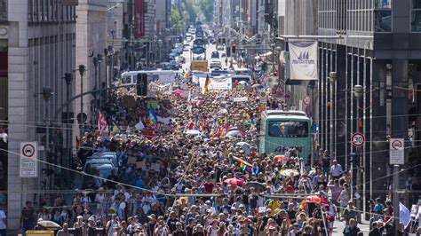 Berlin protest against coronavirus curbs draws thousands