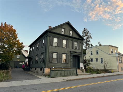 Lizzie Borden House Tour Review: A Spooky & Unsolved History - UponArriving