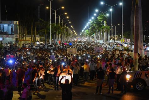 La Jornada Realizan mega marcha en apoyo a policías estatales de Campeche