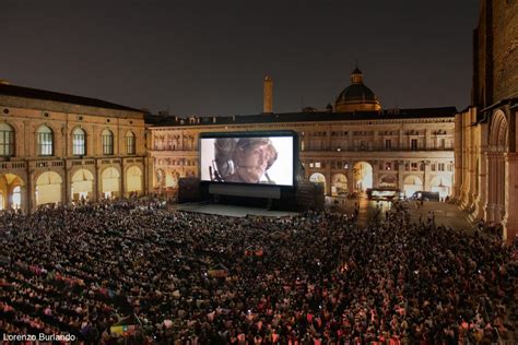 Cinema Piazza Maggiore Bologna Mila Spettatori Sotto Le Stelle