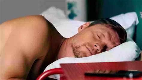 Expert Explains Why Sleeping Naked Offers Unexpected Health Advantages