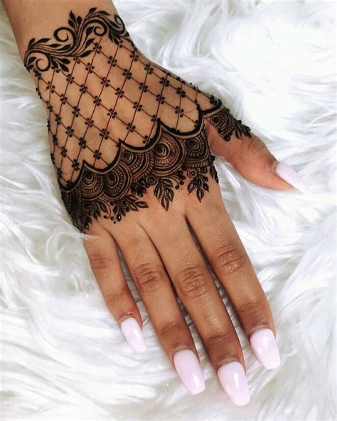 Short Mehndi Design Ideas That Will Make You The Star Of The Show