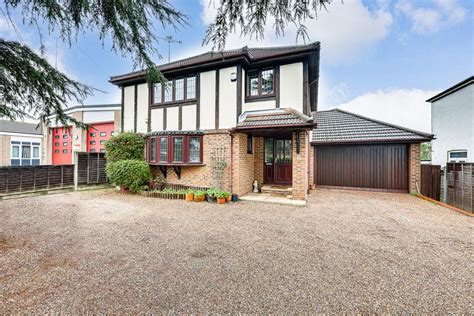 Main Road Hockley Ss5 4 Bed Detached House For Sale £650 000