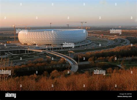 Allianz Gebaeude Hi Res Stock Photography And Images Alamy