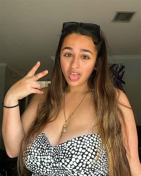 Jazz Jennings Stuns In Low Cut Top For Intimate Selfie As She Gleams I Feel Sexy After