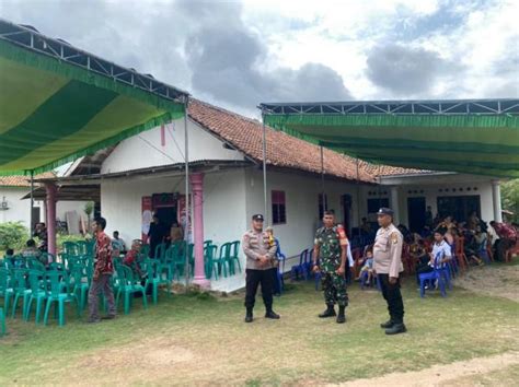 Polsek Pakuan Ratu Dan Koramil Berikan Pengamanan Gereja Perayaan