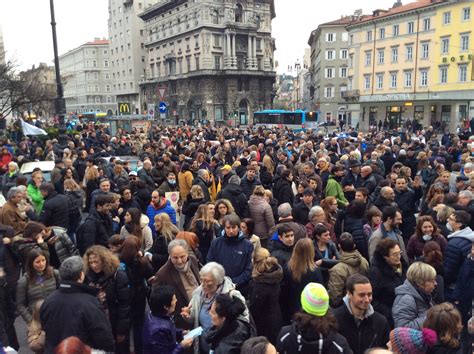 Ferriera I Cittadini Scendono In Piazza Per La Tutela Della Salute