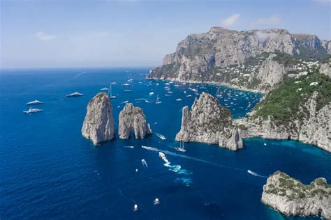 Viaggio Tra I Faraglioni Di Capri A Due Passi Dalla Costiera