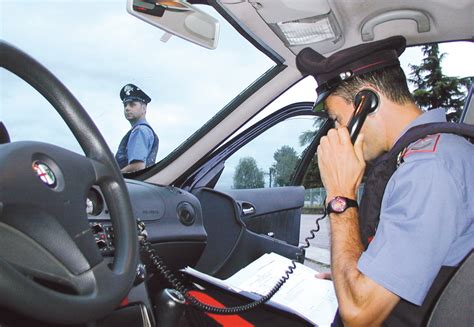 Mondovì sfonda il vetro di un auto per rubare arrestato L Unione