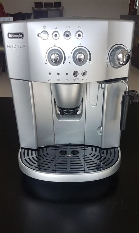 Silver DeLonghi Magnifica Automatic Bean To Cup Coffee Machine Espresso