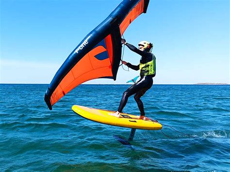 Cours stages initiation ecole de wingfoil à la Trinité plage du Men Du