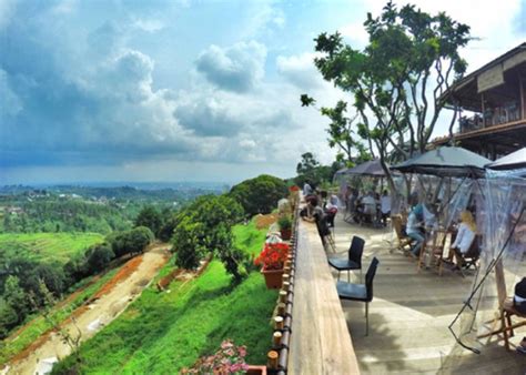 Punclut Bandung merupakan singkatan dari Puncak Ciumbuleuit. Di kawasan yang hanya berjarak ...