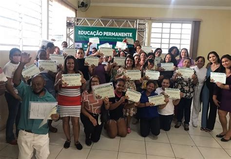 Prefeitura Entrega Certificados De Curso Profissionalizante Para