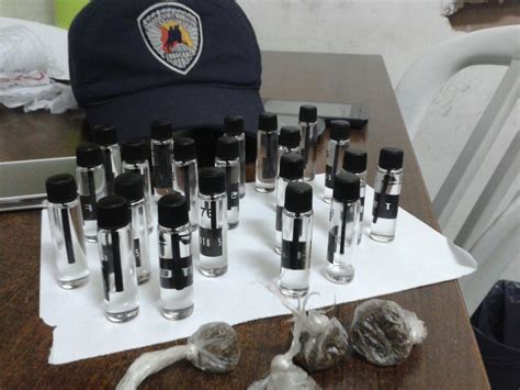 Adolescentes São Pegos Com 21 Frascos De Lança Perfume 100115